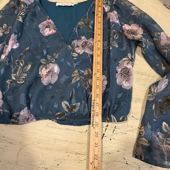 ASTR The Label Long Sleeve Floral Blouse Sheer Sleeves Size Med - Picture 11 of 12